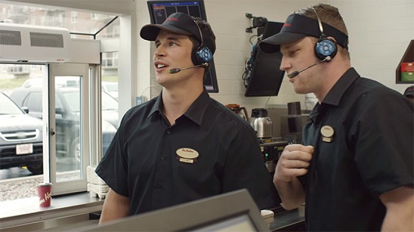Tim Hortons : Sidney Crosby et Nathan MacKinnon sont allés tourner une publicité à Rimouski