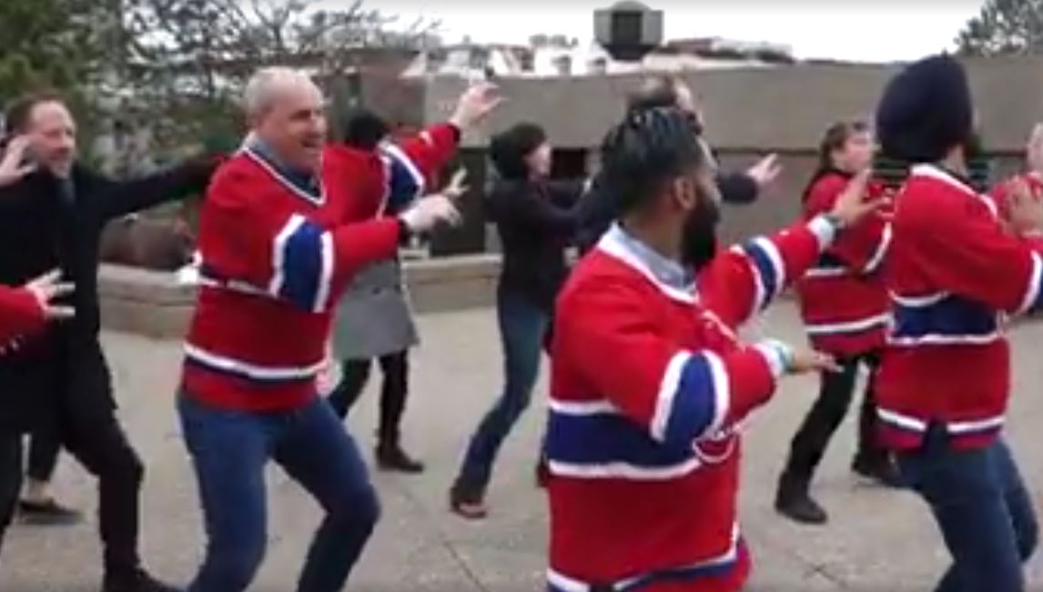 Même ICI Radio-Canada vibre au rythme (indien) des séries | Un gardien marque&#8230; Et célèbre