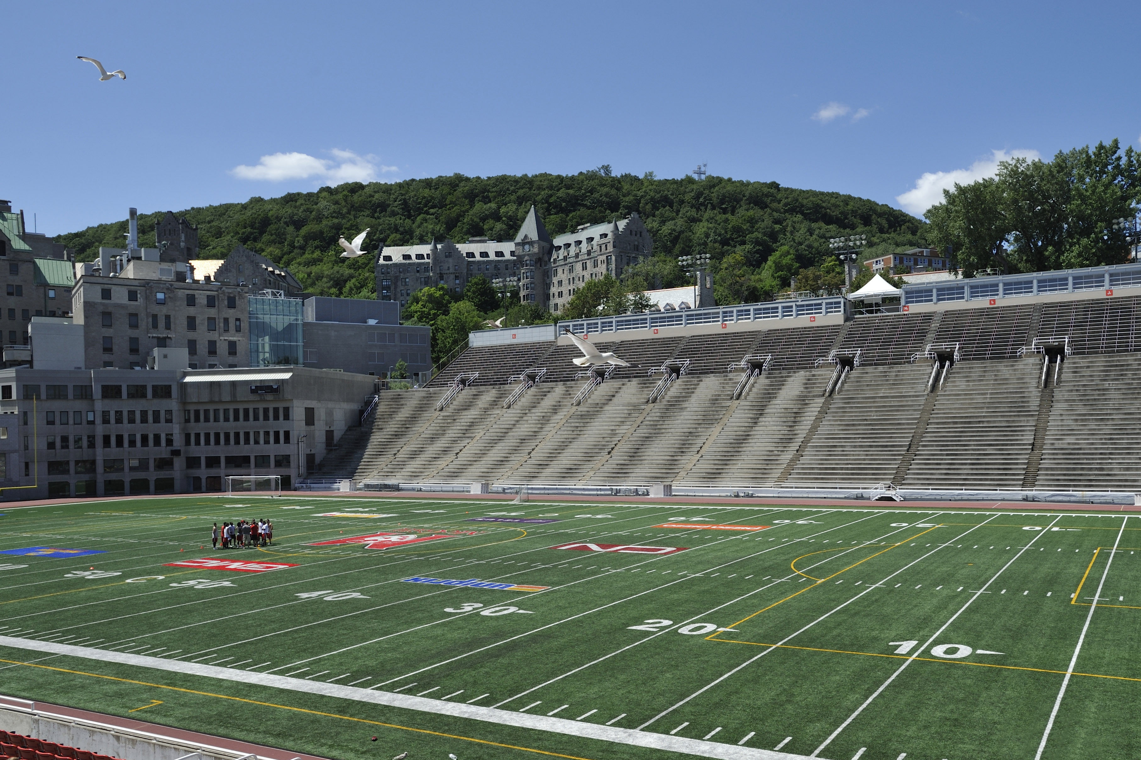 Le CH se prépare pour une joute extérieure au stade Percival-Molson en décembre 2017… contre les Leafs