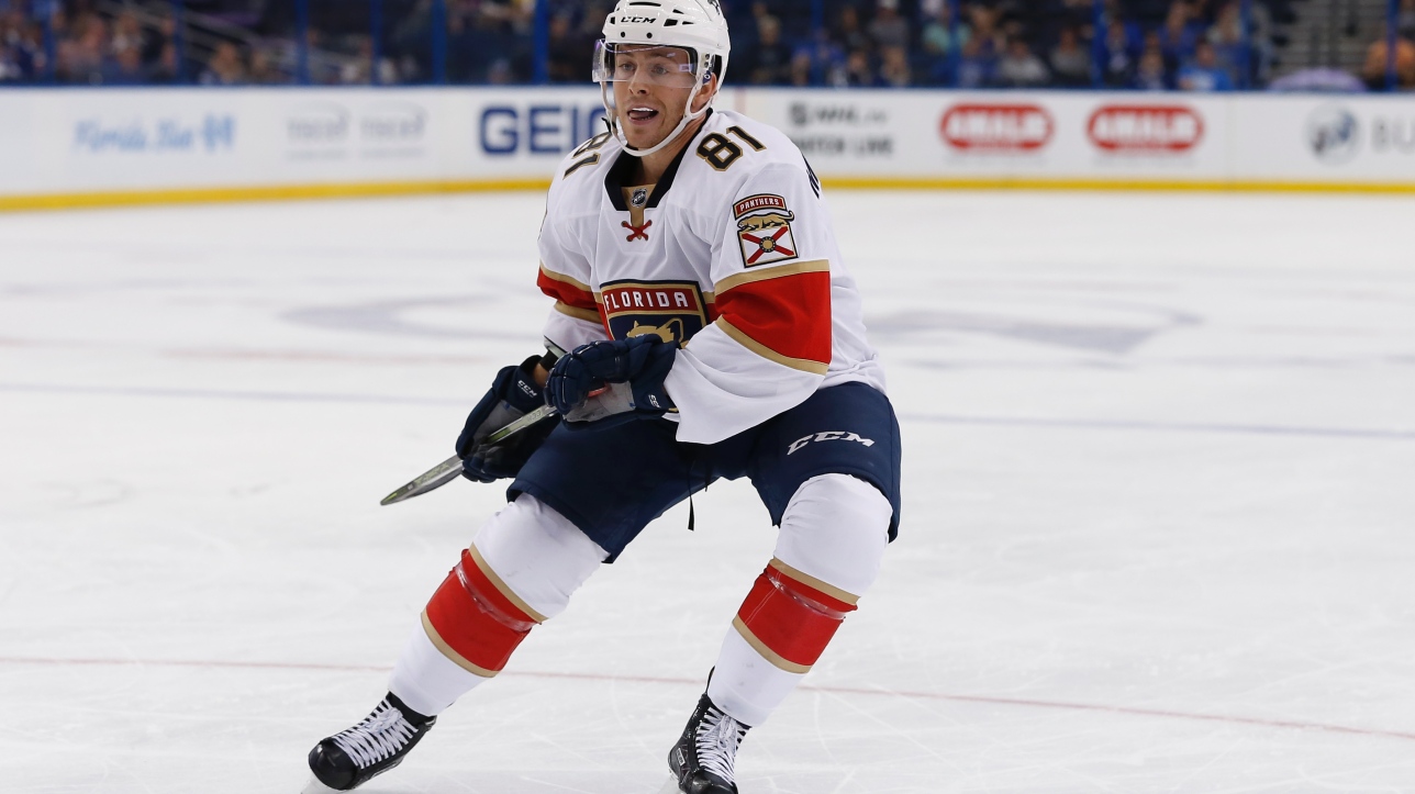 Un marqueur de 30 buts, Québécois, qui joue au centre et payé pour moins d'un million de dollars sur le marché