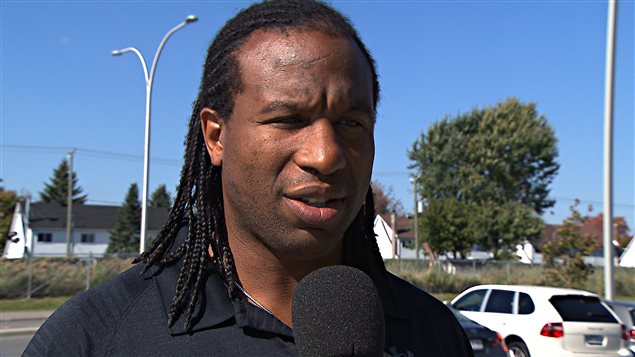 Georges Laraque, qui a perdu son emploi, s'offre pour aider dans le domaine de la santé