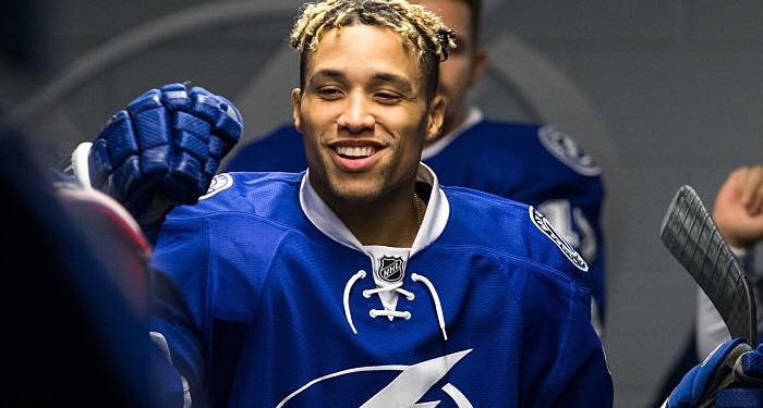 J.T. Brown est le premier joueur de la LNH à protester durant l'hymne national