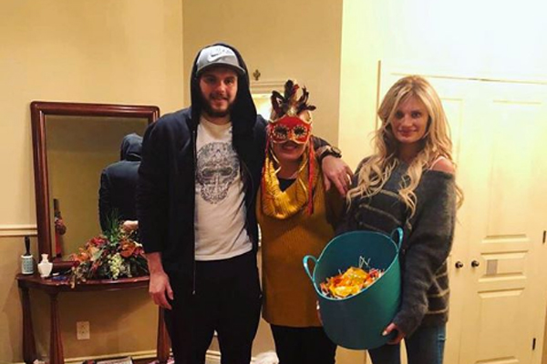 Plusieurs joueurs du CH se sont déguisés pour donner des bonbons