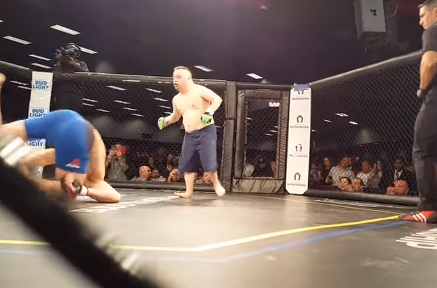 Une vedette du MMA s’est battue contre un fan atteint de trisomie