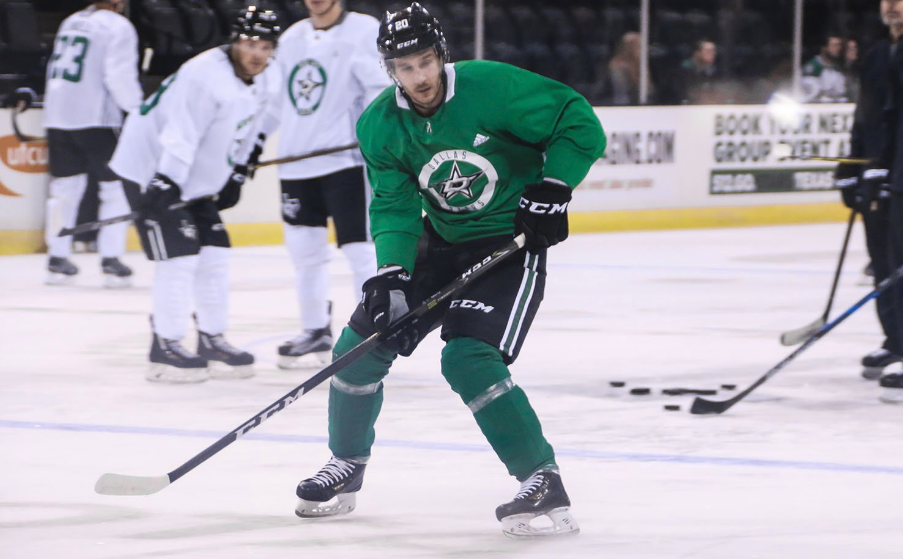 Brian Flynn brille loin des projecteurs