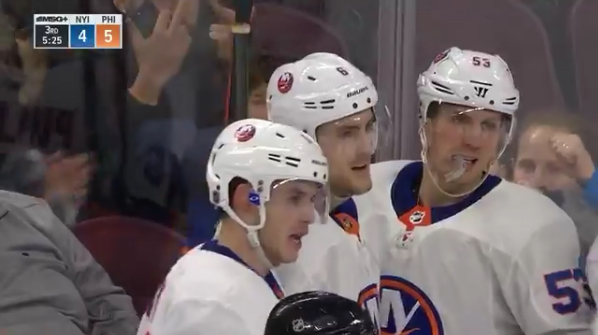 Top-5 : Un défenseur recrue bat les Blackhawks à lui seul