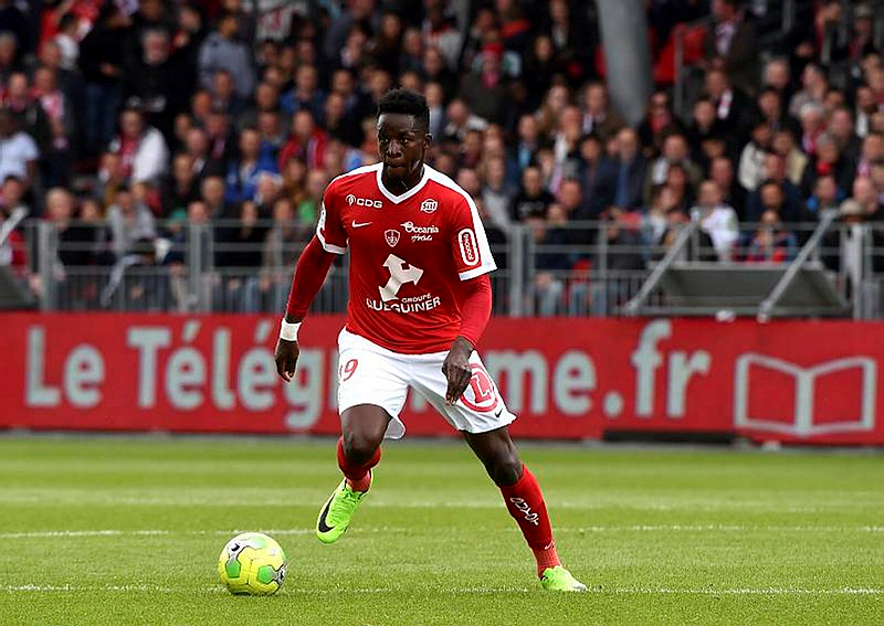 Zakaria Diallo serait le remplaçant de Laurent Ciman