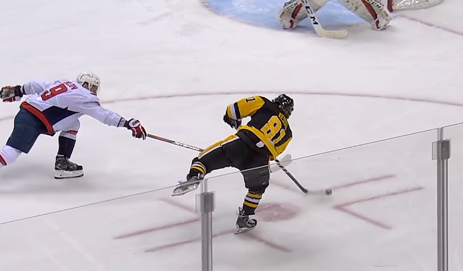 La course au Art Ross s'intensifie : Kucherov, Stamkos et Tavares perdent des plumes