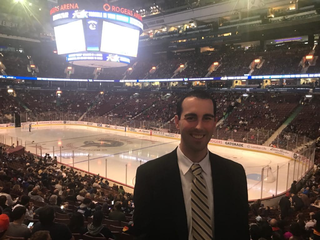 Le CH doit-il embaucher une autre personne pour gérer ses réseaux sociaux?