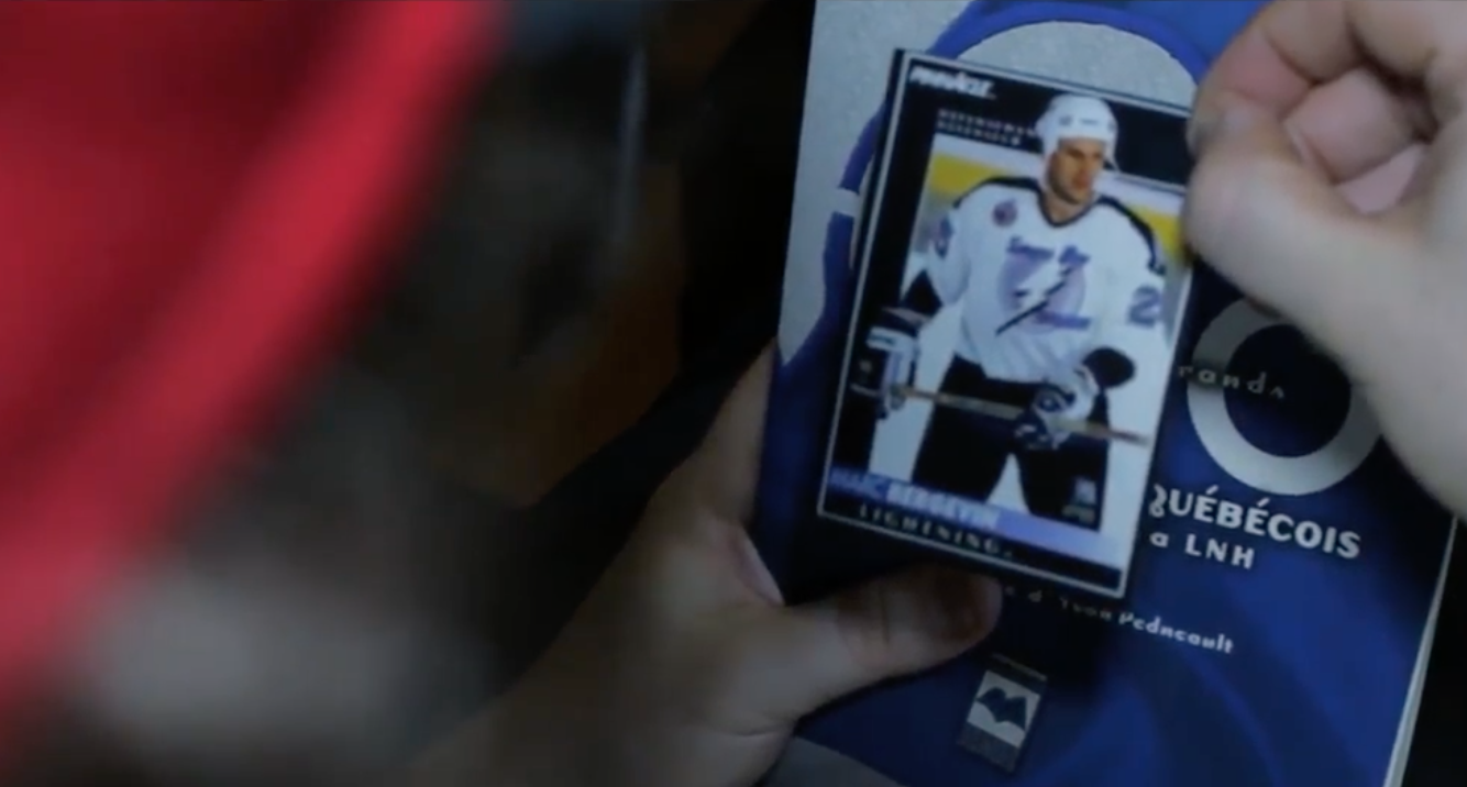 Un compositeur amateur traîne une carte de hockey de Bergevin dans ses poches