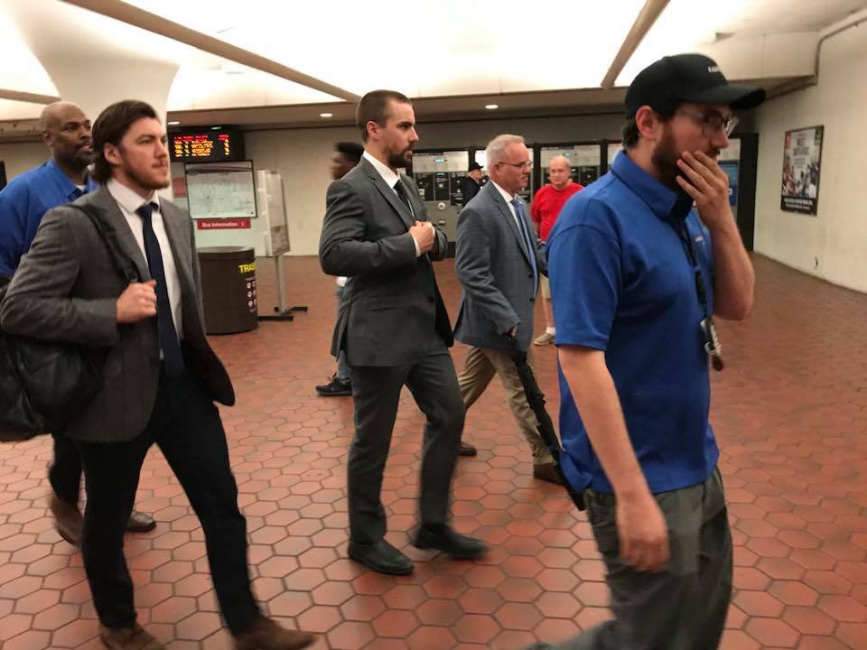 T.J Oshie et Matt Niskanen se sont rendus au match #4 en métro