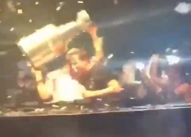 Coupe Stanley : Tiesto, une fille qui se dénude, du partying, des anciens Canadiens et de l'émotion brute