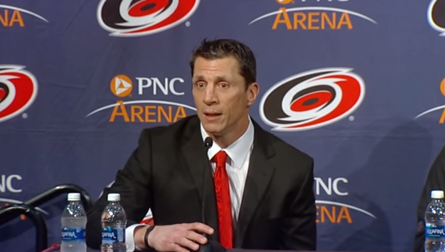 Rod Brind'Amour croit savoir comment aider Jeff Skinner