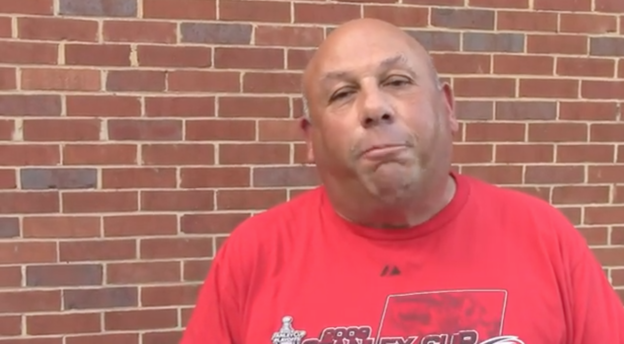 L'une des voix des Canes perd son boulot : il a reçu une invitation à partir