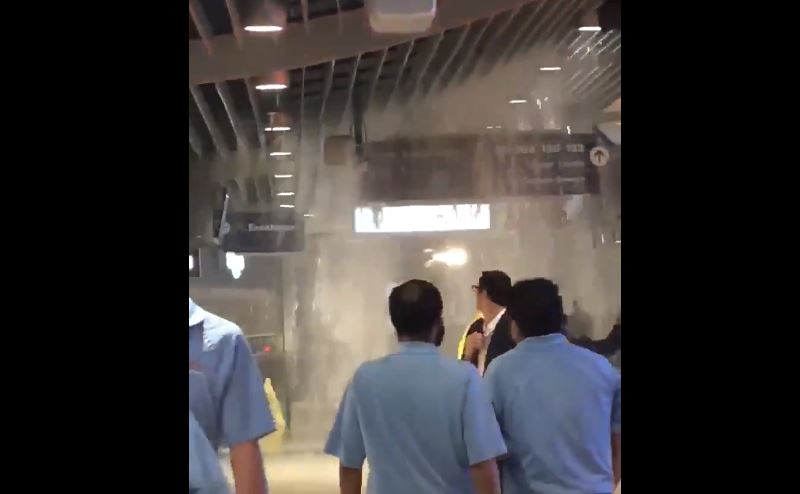 KHL &#8211; LNH : Un aréna plein de fissures et un autre inondé