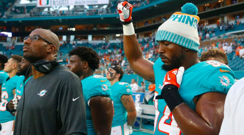 Une vague de protestation marque les premières joutes présaison dans la NFL