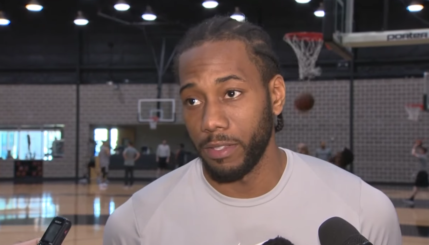 Kawhi Leonard remercie les Spurs et oublie de nommer les Raptors