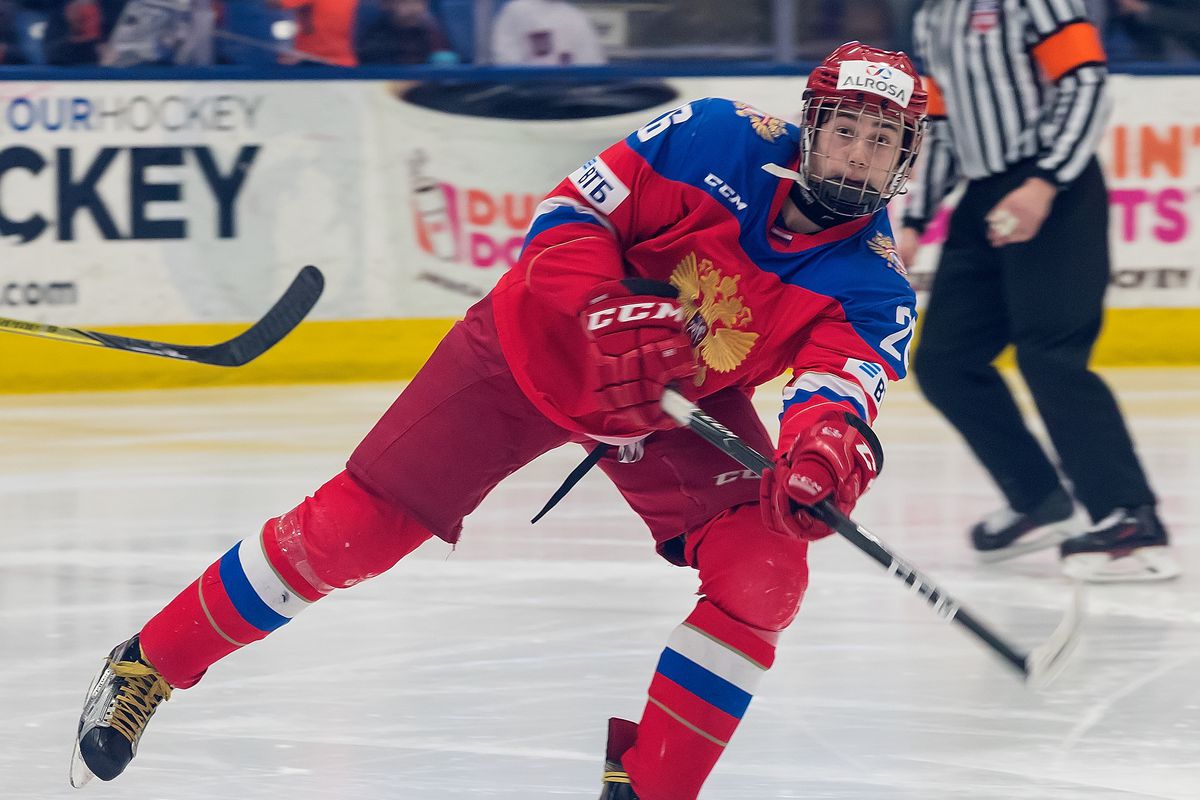Alexander Romanov progresse de façon marquée, dans la KHL