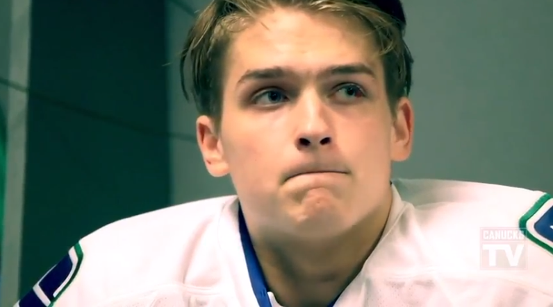 Jake Virtanen détruit un «podcasteur» brittano-colombien