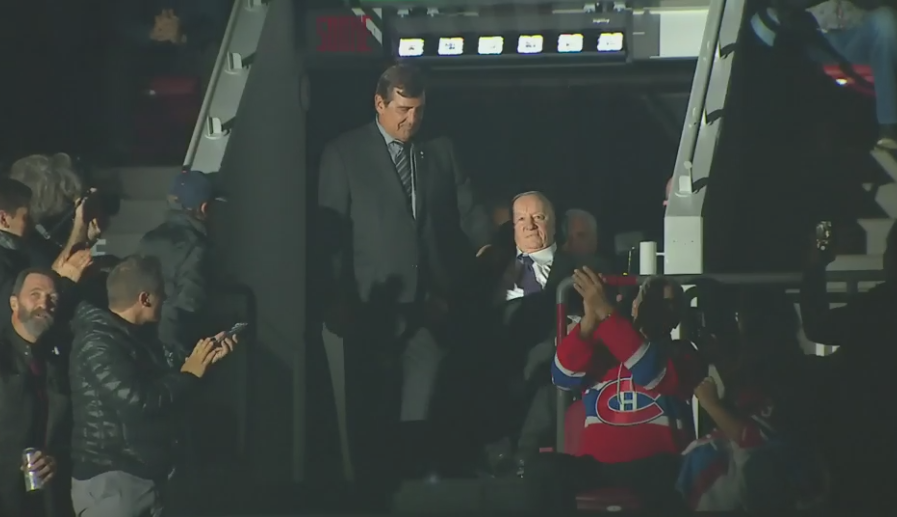 Une longue ovation pour Jacques Demers et les champions de la Coupe Stanley en 1993