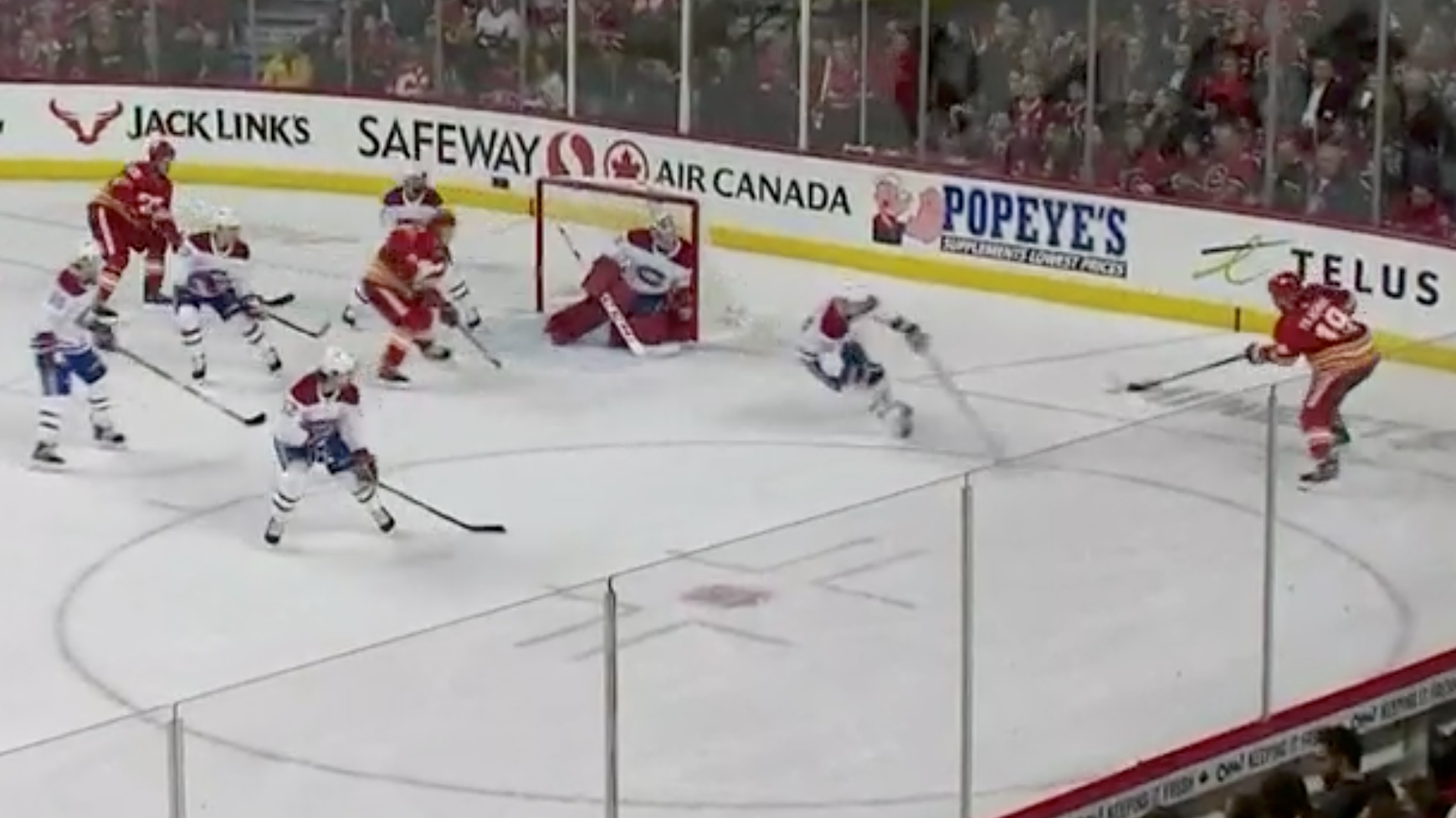 Carey Price rebondit et bat les Flames