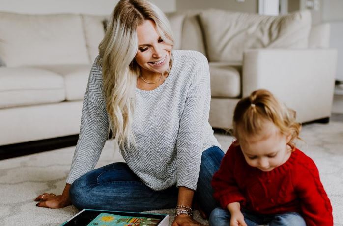 La fille de Carey Price apprend le français