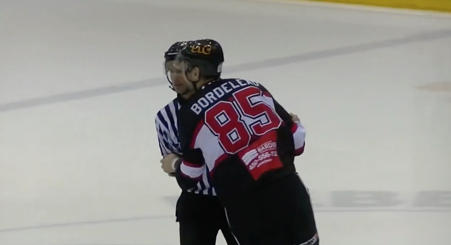 Un ancien Québécois de la LNH est accusé de fraude