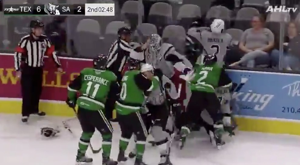 Top-5 : Un gardien de la Ligue américaine a pété les plombs