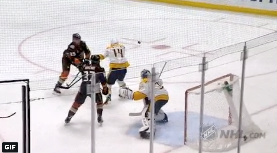 Top-5 : L'arrêt non orthodoxe du mois a été réalisé par Pekka Rinne