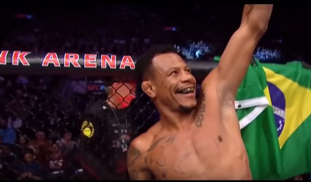 Un combattant du UFC a reçu une grenade comme cadeau de Noël&#8230;