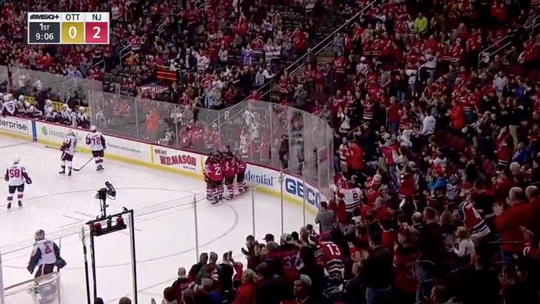 Top-3 : Taylor Hall a distribué quatre cadeaux à ses fans