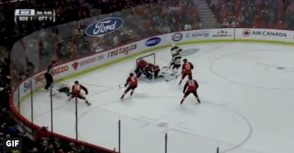 Un officiel a en quelque sorte sauvé Brad Marchand d'une vilaine blessure