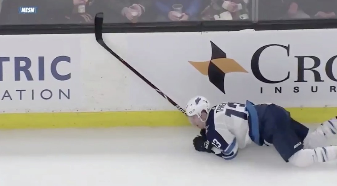 Top-5 : Une mise en échec de Kevan Miller&#8230; tu n'essaies pas de rester debout!