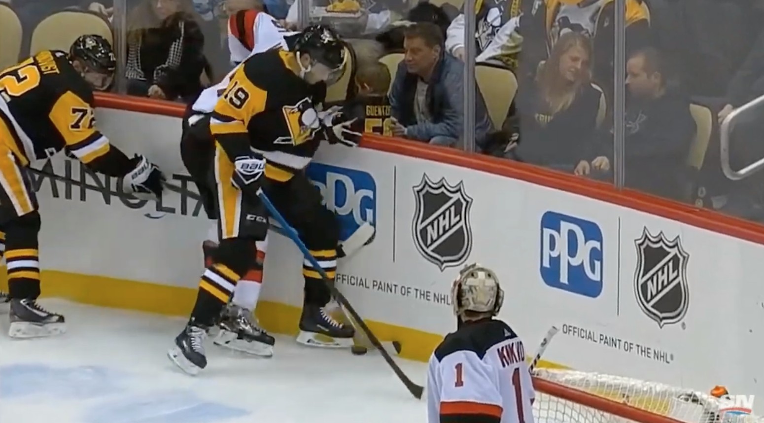 Top-3 : Sami Vatanen sort ensanglanté à cause de Derick Brassard