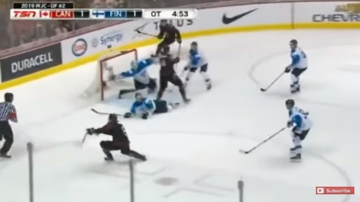 Une compagnie de bâton finlandaise s'est (gentiment) moquée de Noah Dobson