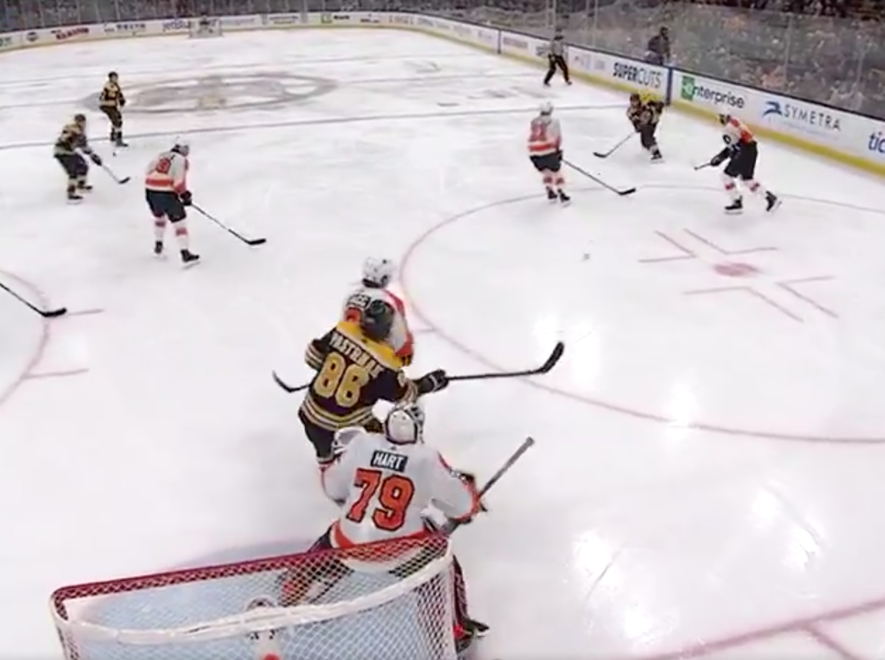 Top-3 : Pastrnak dépasse un grand de son équipe