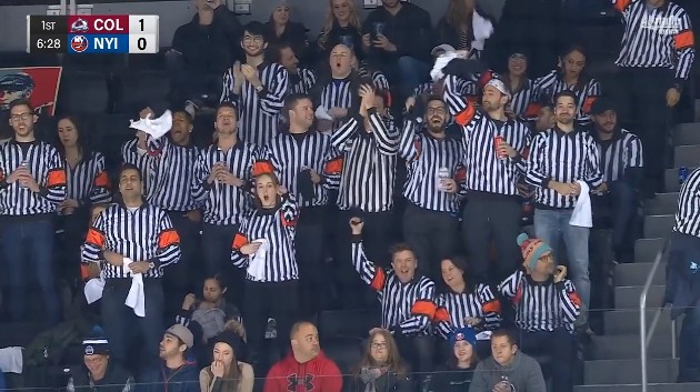 Des amateurs d'arbitres envahissent le Barclays Center