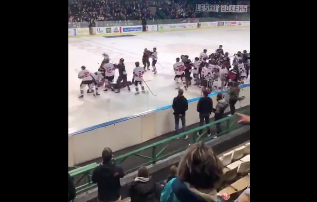 Encore une prise de lutte inacceptable sur la patinoire