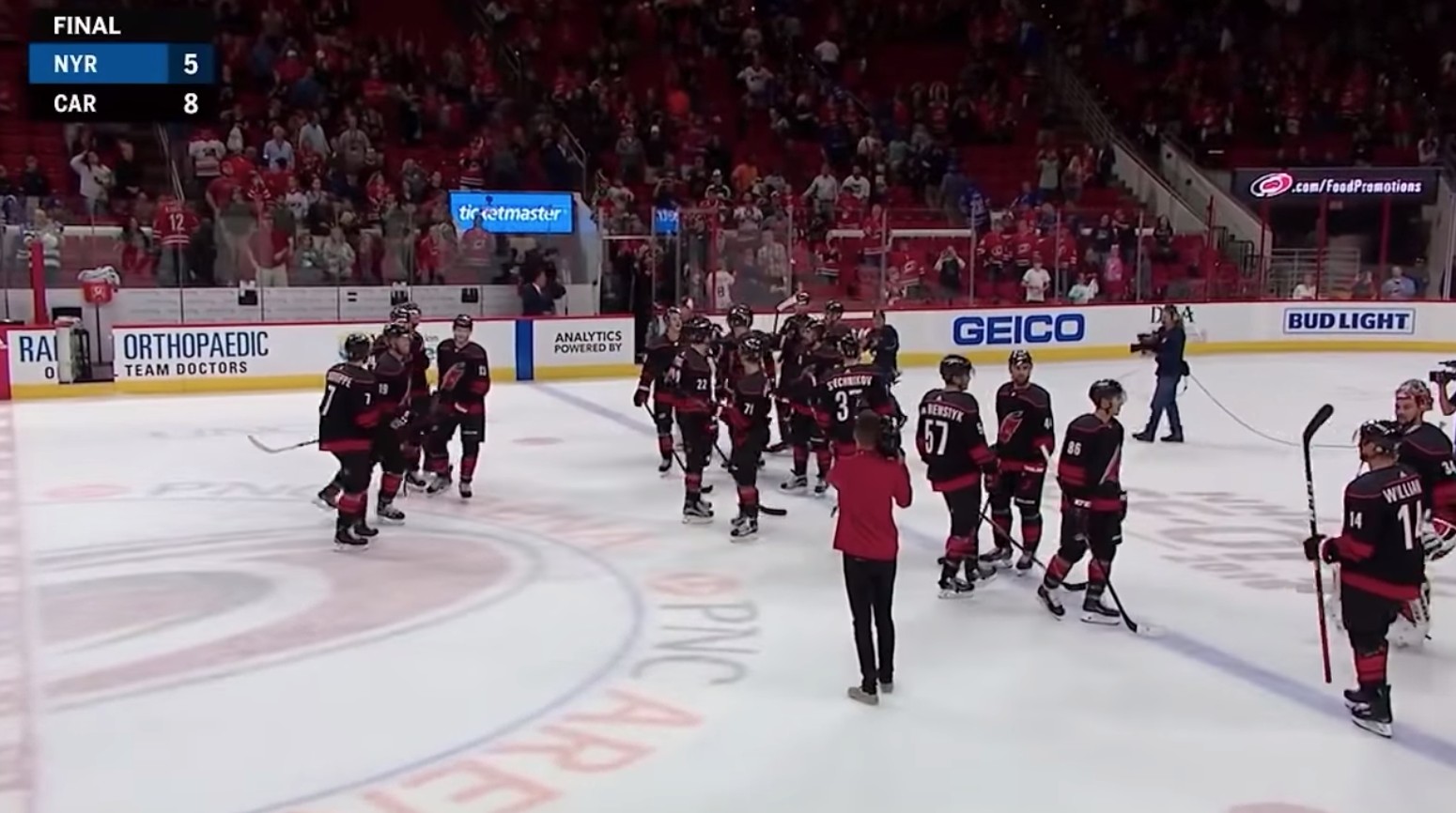 Les Hurricanes se sont moqués des Maple Leafs en donnant de l'amour aux 31 équipes