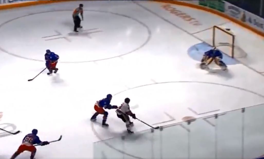 Trois points et la première étoile pour Nick Suzuki hier