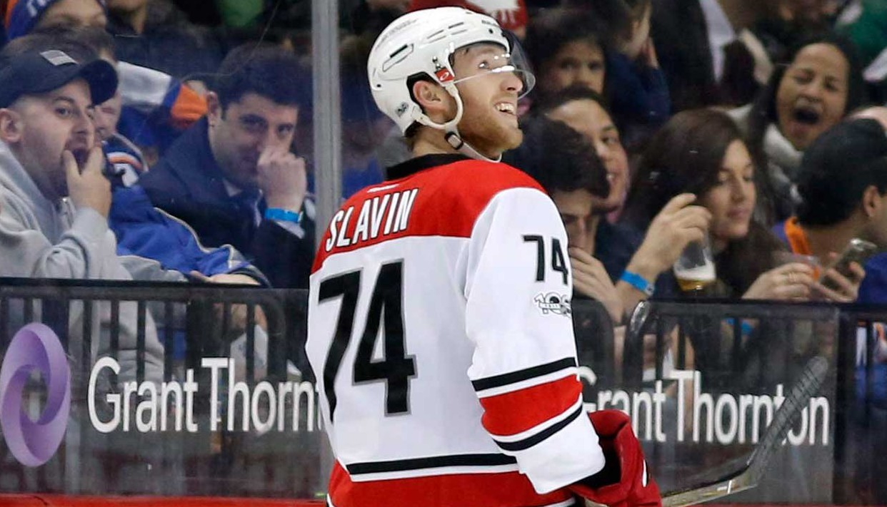 Jaccob Slavin est le défenseur le plus sous-estimé de la LNH
