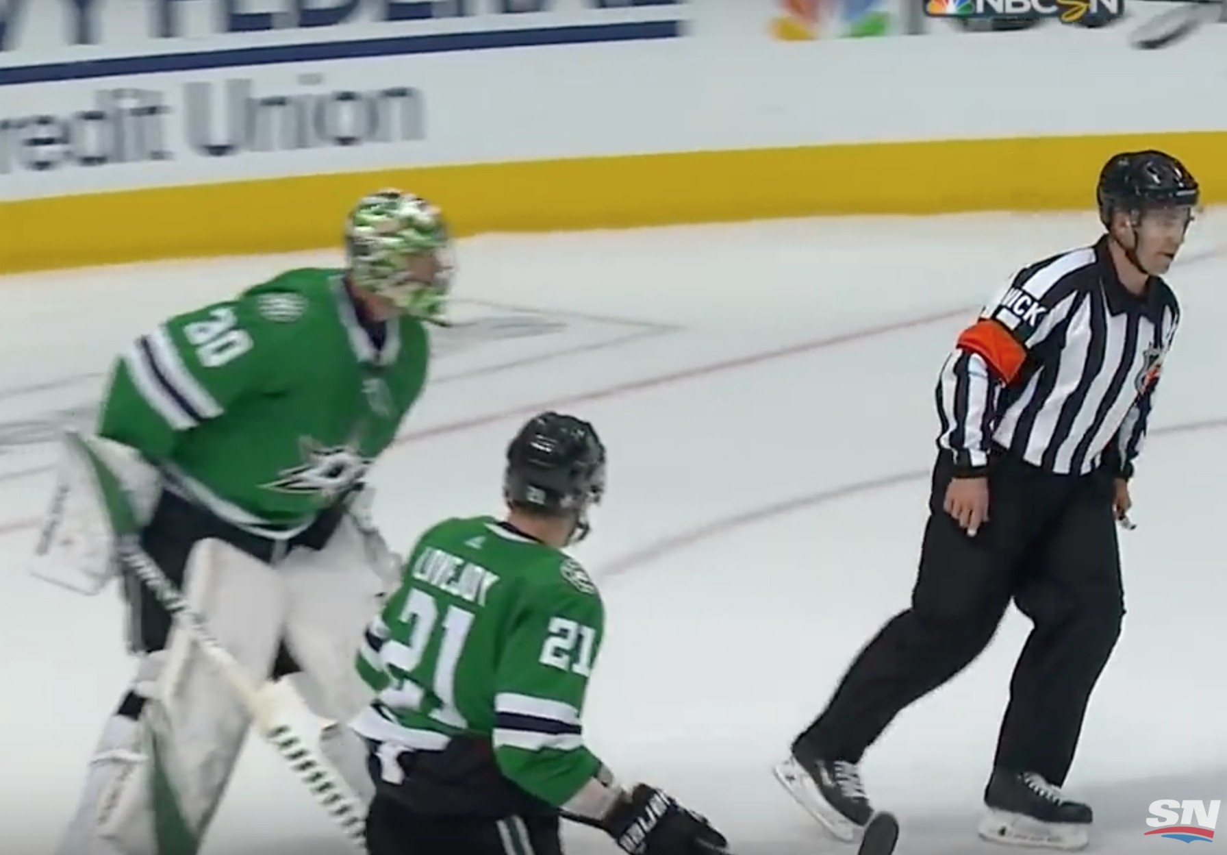 Ben Bishop laisse aller sa colère face à un arbitre