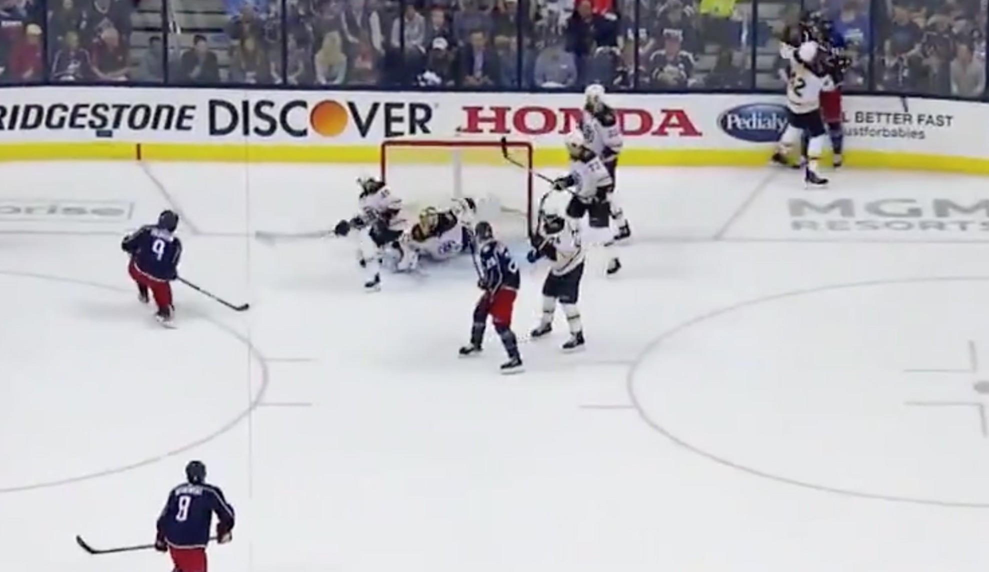 Une controverse lors du match opposant les Jackets aux Bruins