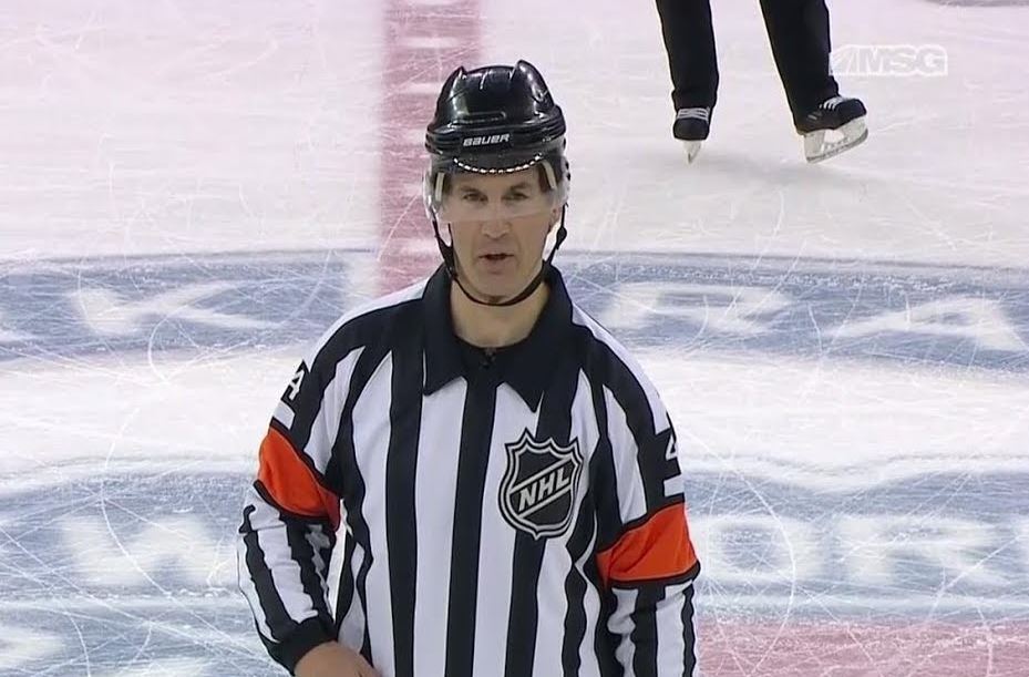 Le meilleur arbitre de la LNH pourrait ne pas travailler en finale de la Coupe Stanley