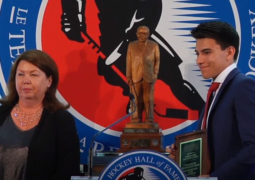 Un troisième trophée William Hanley pour Nick Suzuki