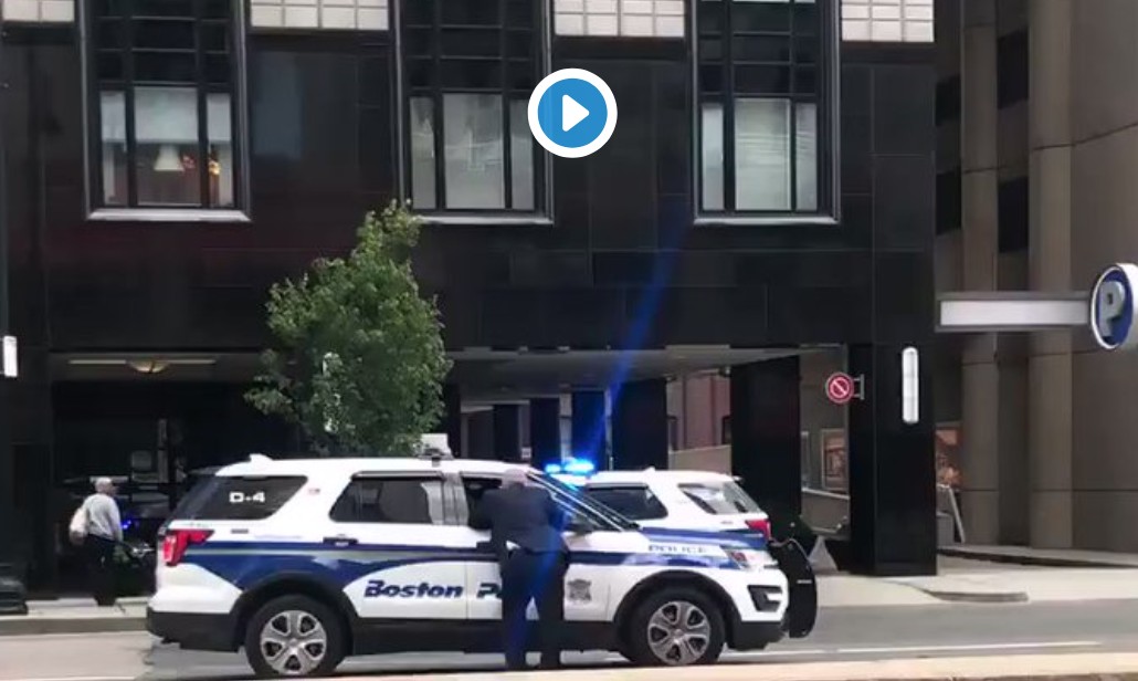 Un journaliste de RDS a assisté à une fusillade devant son hôtel (à Boston)