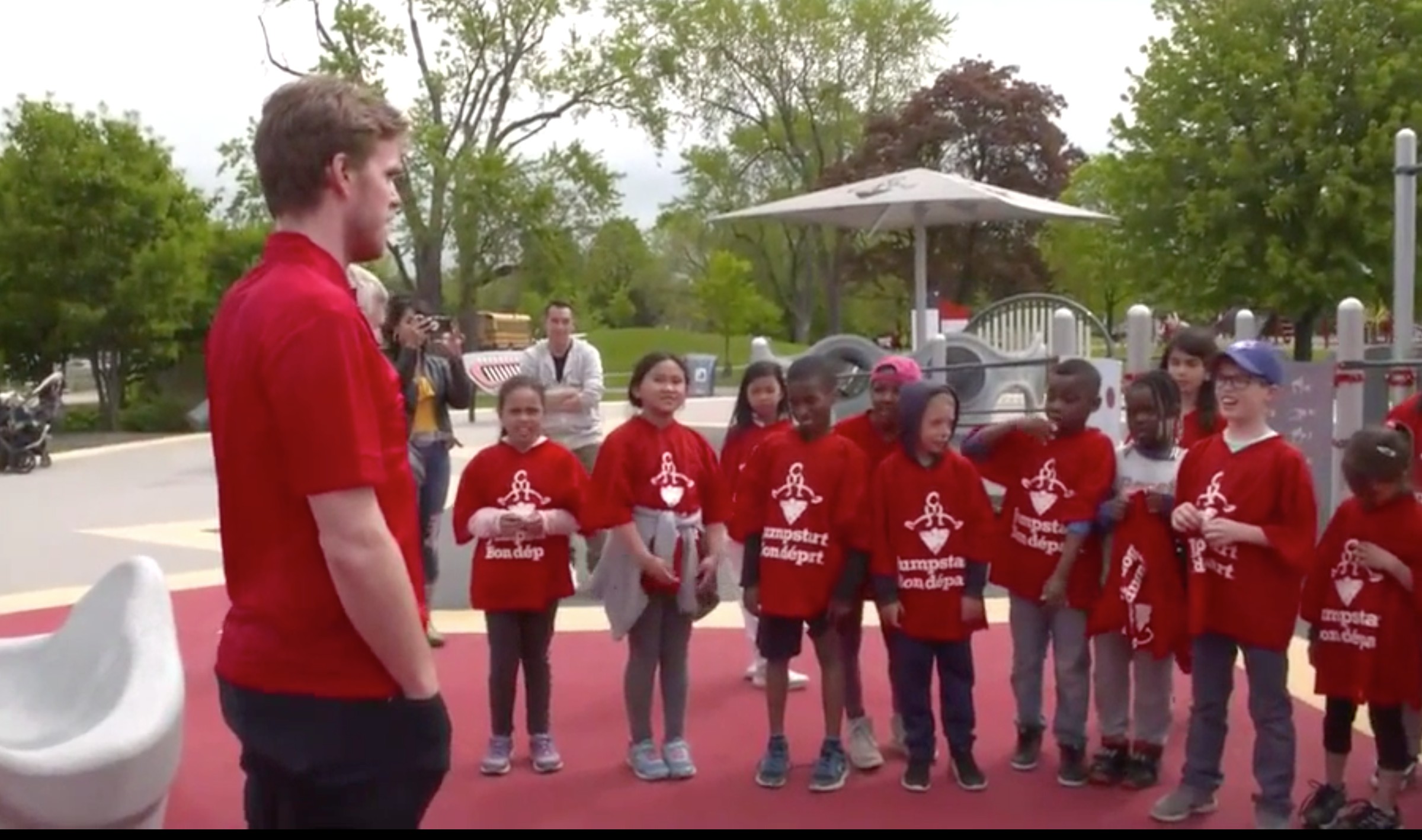 Deux mois plus tard, Connor McDavid traîne toujours une blessure «mineure»