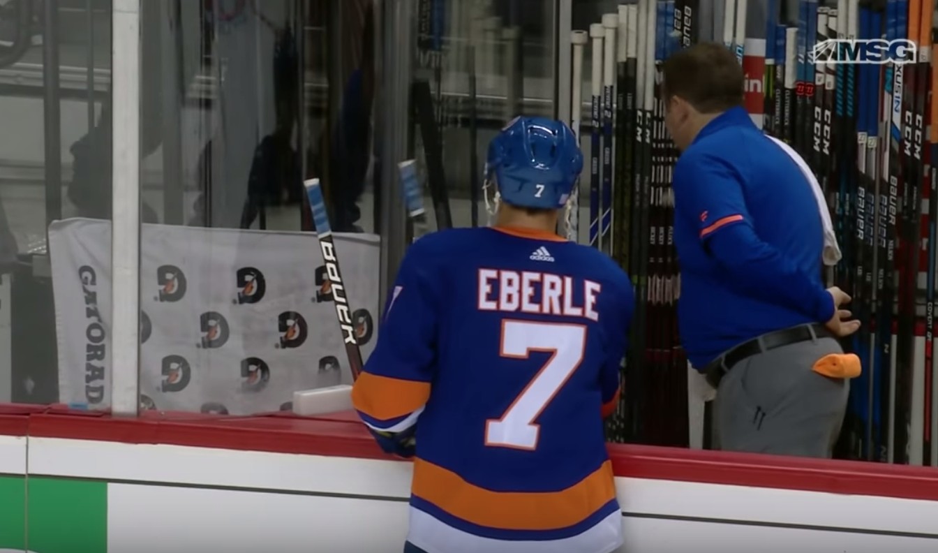Malgré une saison pitoyable, Jordan Eberle reste avec les Islanders