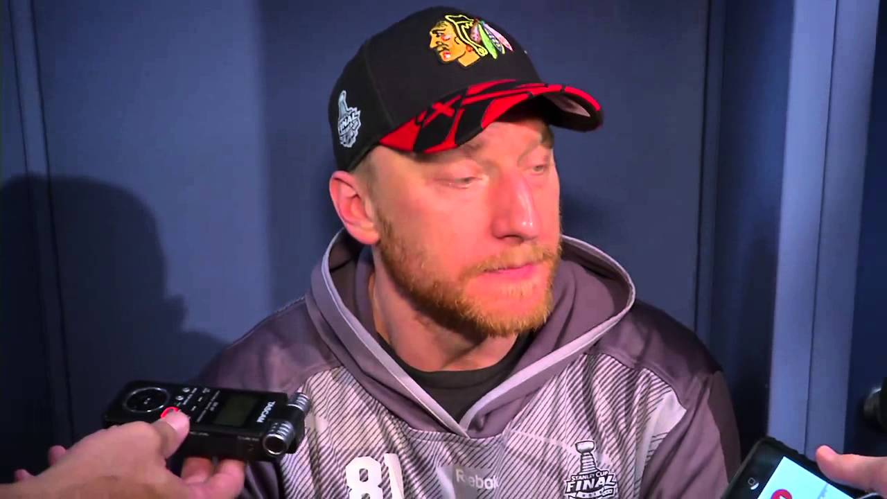 Les fameux gants de Marian Hossa aux couleurs du Canadien ont réellement existé