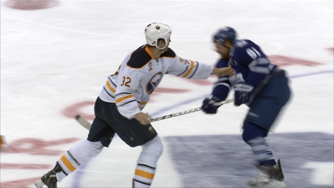 John Scott revient sur l'incident Phil Kessel